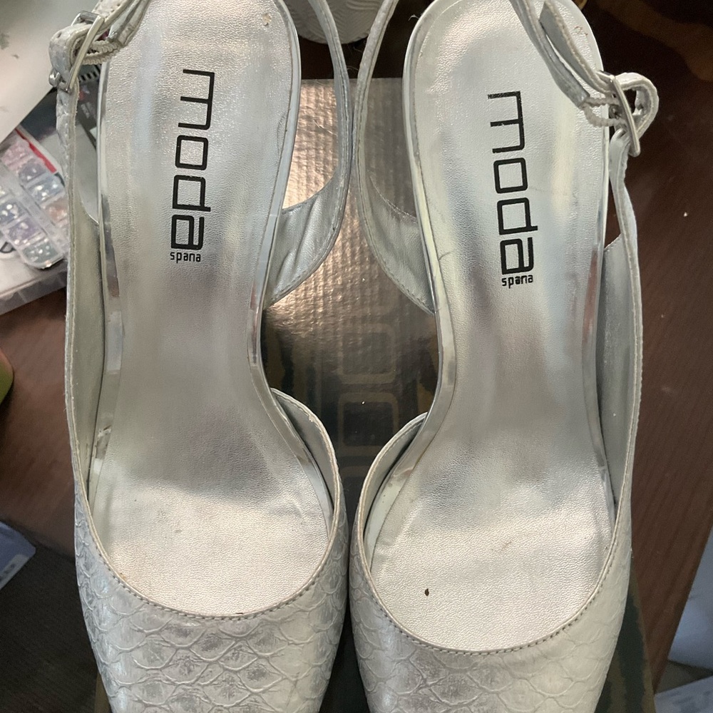 Moda Silver Open Toe Heels - Picture 2 of 4